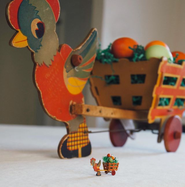 Bock! Bock! 🐣 No time for a new Easter project this year, so here’s this little 1/12th scale chicken cart I made last year.

#craiglabenzminiatures