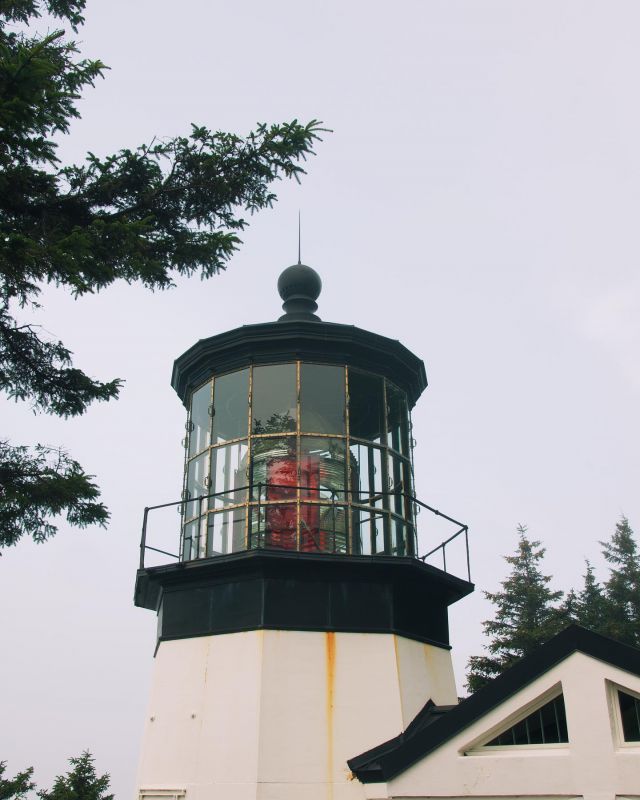Cape Meares Lighthouse on the central Oregon Coast and a family-selfie fail.

#yaquinahead #oregoncoast #pacificnorthwest #pacificcoast #pacificnorthwestisbest #pnw #thegreatpnw #pnwlife #pnwisbest #pacificnw #pnwwonderland #leftcoast #upperleft #upperleftusa #exploreoregon #andrewandcraig