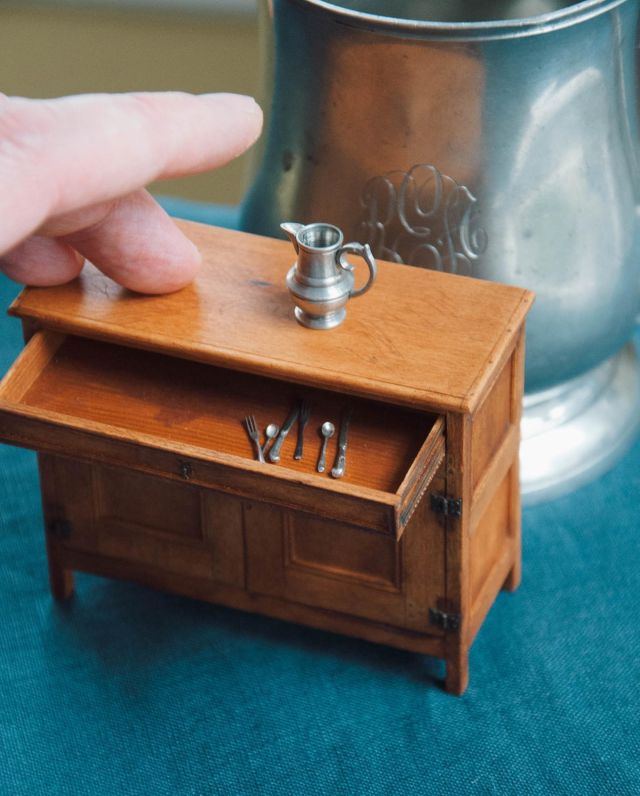 Inside the top drawer of my 1/12th scale Virginia Low Cupboard is some vintage miniature sterling silver flatware that the Steiff company used to make to sell as souvenirs at Colonial Williamsburg.

#craiglabenzminiatures